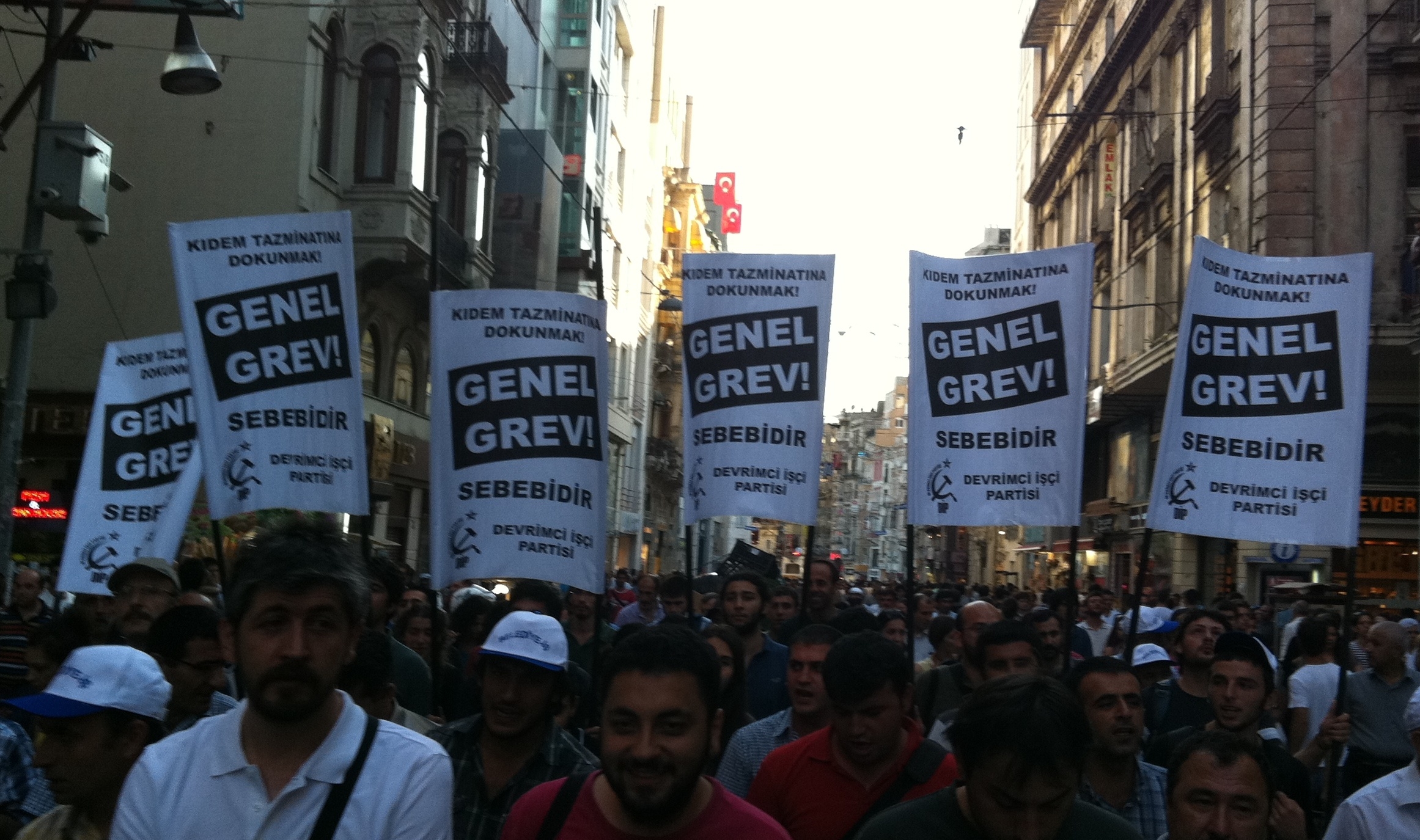 Kıdem tazminatının fona devri iş güvencesinin tamamen yok edilmesi ve işçinin alın terinin yağmalanmasıdır!