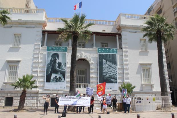 Friends of Palestine Against Imperialism and Zionism have held a demonstration in İzmir to protest the captivity of Georges Abdallah and Ahmad Saadat