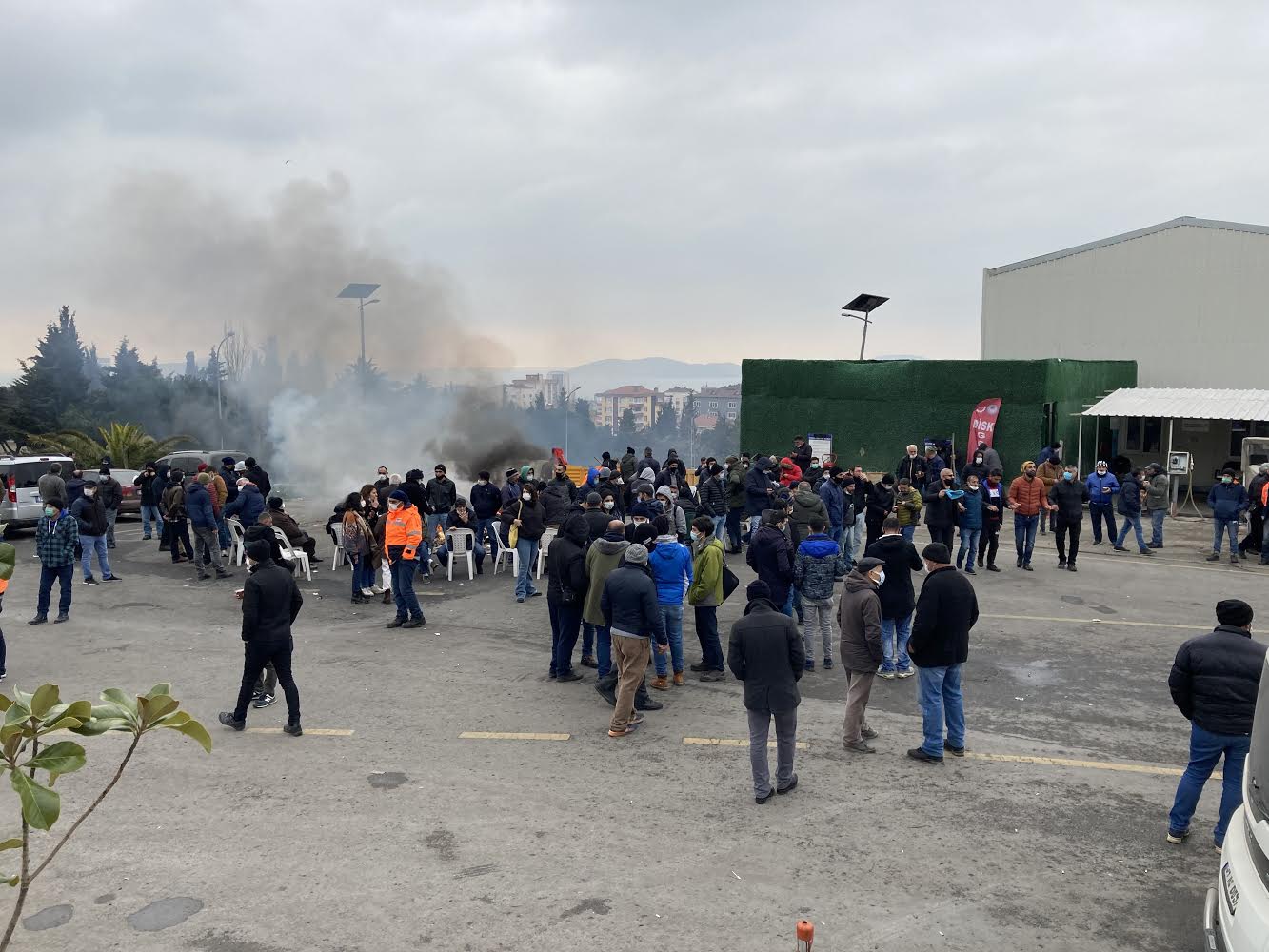 Maltepe Belediyesi işçilerinin grevi ikinci gününde coşkuyla sürüyor