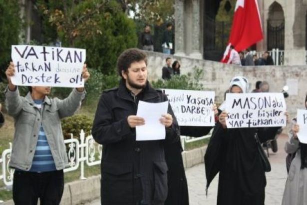 AKP’nin İsrail’le işbirliğini aklamak için ne yapacaklarını şaşırdılar! ESAS SİZ HADDİNİZİ BİLİN! SİYONİZME HİZMET EDEN YALANLARINIZI KESİN!