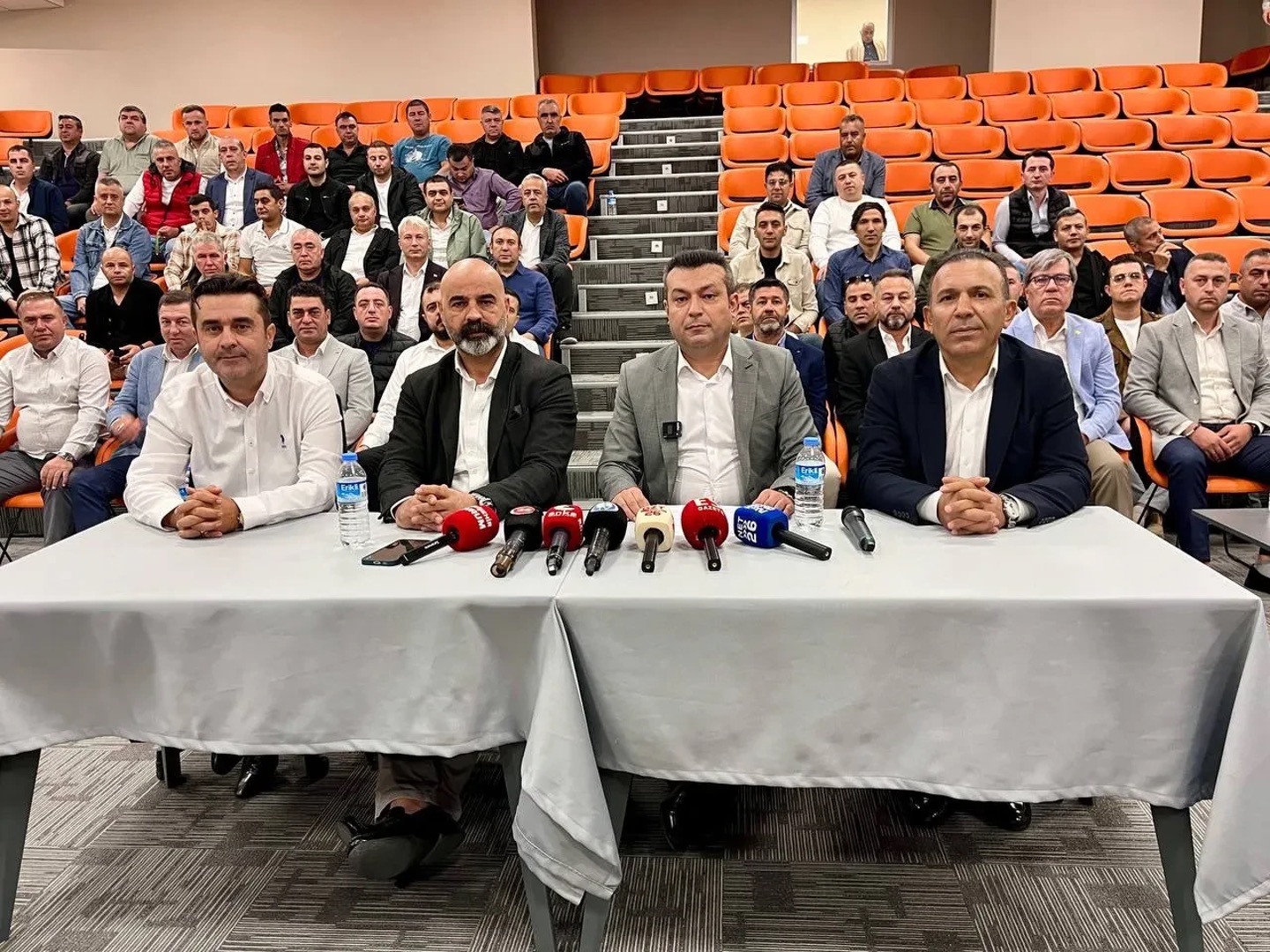 Açıklama yaparken açığa düştüler: Tekgıda-İş’te sarı sendikacılıkla suçlanan İbrahim Ören ve ekibine işçilerden tepki yağdı!