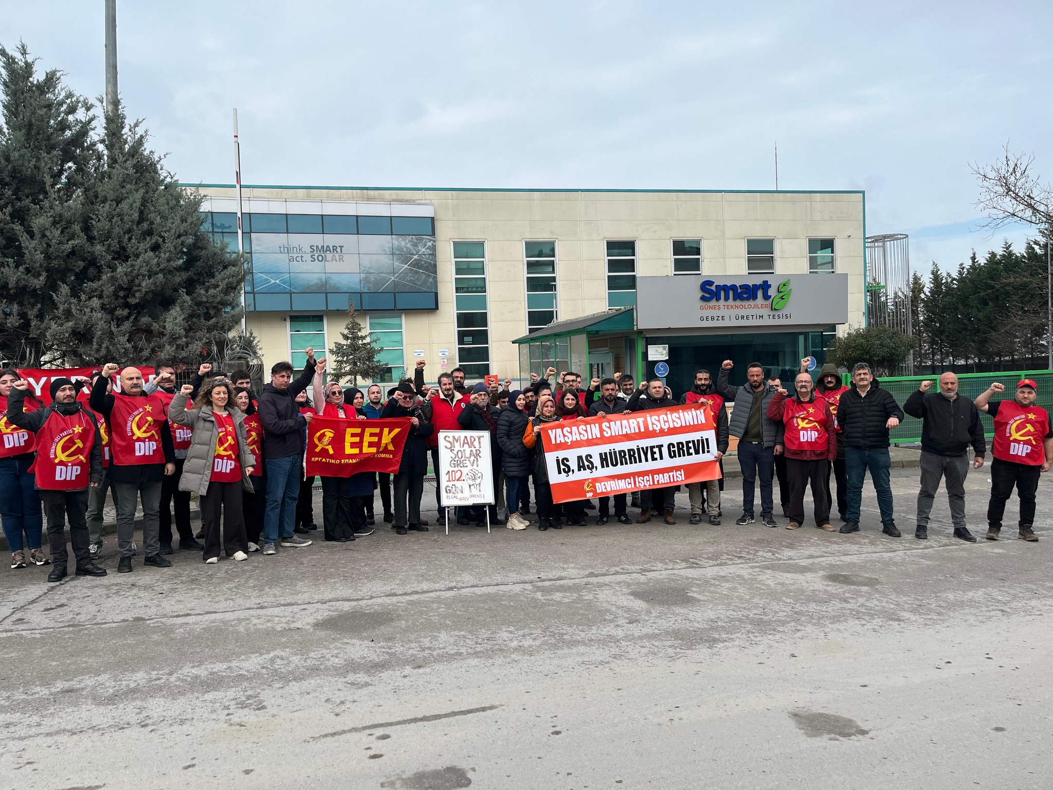 Gebze Smart Solar’dan bir işçi: Patron saldırdıkça Smart işçisi birbirine kenetleniyor!