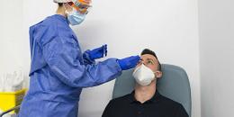 Koronavirüs’ün ilacı: Yaygın test, yüksek oranda aşılama