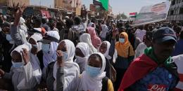 Sudan devrimi yol ağzında 