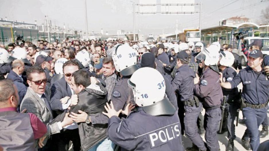 Renault'ta organize saldırı Renault'ta organize saldırı