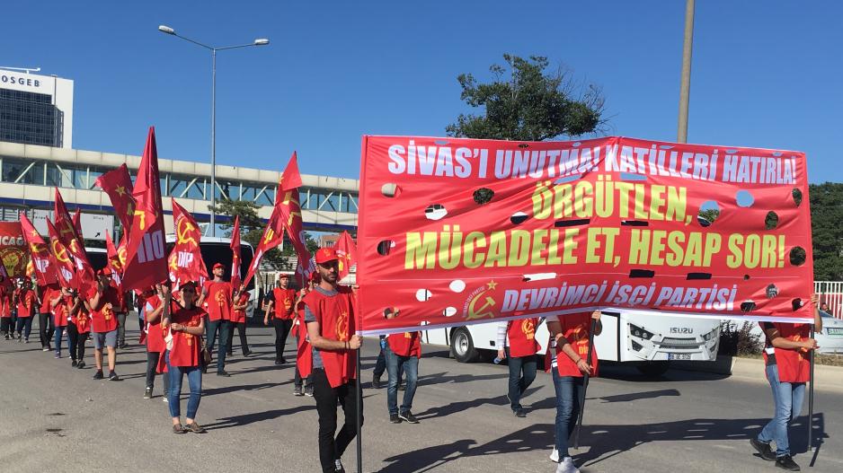 Sivas katliamının 26. yılında Madımak Oteli’nde katledilen canlar anıldı Sivas katliamının 26. yılında Madımak Oteli’nde katledilen canlar anıldı