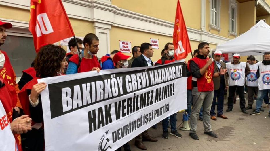Devrimci İşçi Partisi ve Bakırköy grevci işçileri hep bir ağızdan haykırdı: “Hak verilmez alınır!” Devrimci İşçi Partisi ve Bakırköy grevci işçileri hep bir ağızdan haykırdı: “Hak verilmez alınır!”