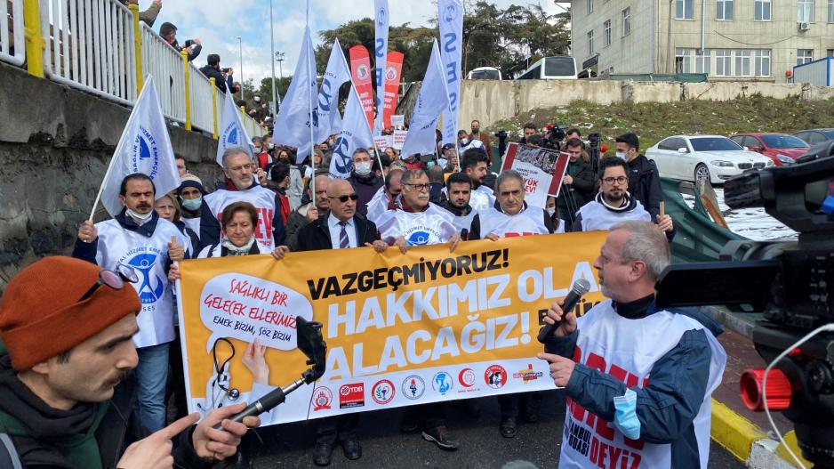 Sağlık emekçileri bir kez daha G(ö)revdeydi; Hep birlikte #gitmiyoruz dediler Sağlık emekçileri bir kez daha G(ö)revdeydi; Hep birlikte #gitmiyoruz dediler